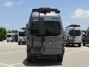 Autocaravana MINT Clase B 2025 Winnebago REVEL 44E 2.5-1 en venta |   Autocaravana |   Camioneta de aventura |   vida en autocaravana - Product Image 2