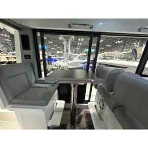 Bateau de pêche et de patrouille en fibre de verre 2026 Cruisers Yachts 38 VTR EC pour croisière, transport et sports fluviaux, avec fabrication soudée - Product Image 6