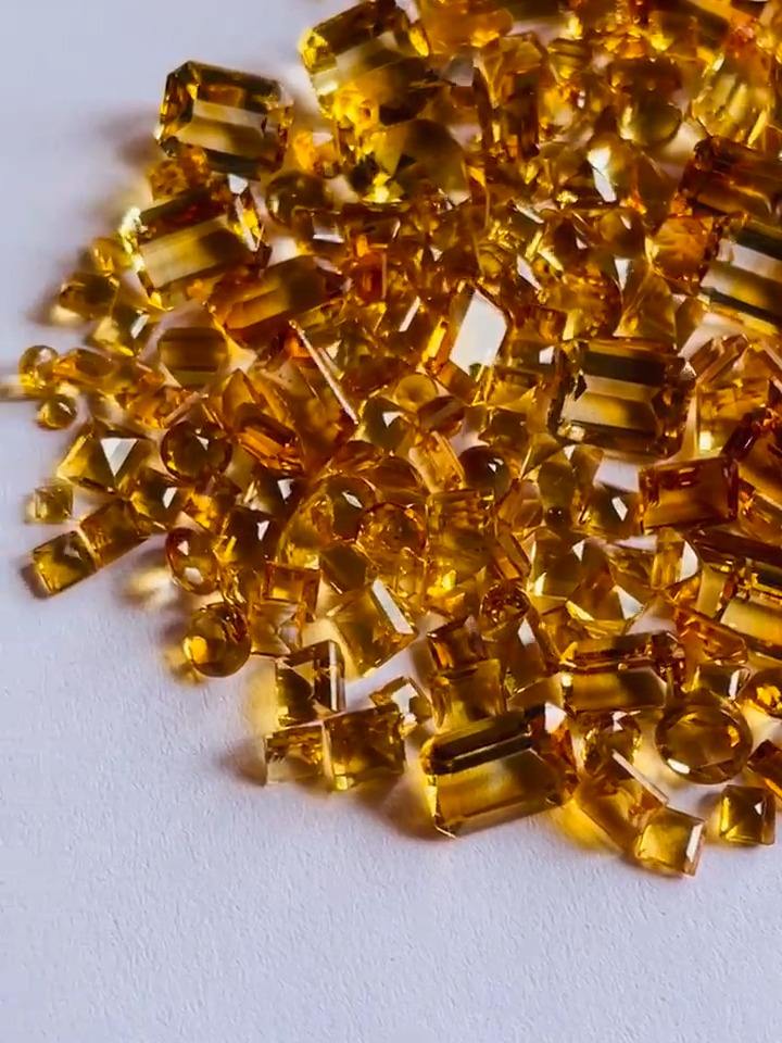 สีเหลือง