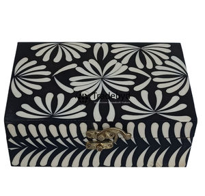 Caja decorativa con incrustaciones de hueso Premium hecha a mano para compradores de Regalos con estilo Tradebyd - Product Image 4