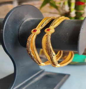 Brazaletes de latón artificiales dorados con acabado pulido dorado para mujer, brazaletes de joyería de mano para mujer de alta calidad, precio de fábrica - Product Image 3