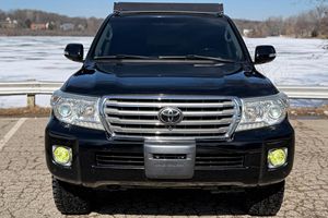 ลดราคาพิเศษ : แลนด์ครุยเซอร์ ปี 2013 เครื่องยนต์ 5.7 ลิตร V8 ระบบขับเคลื่อน 4 ล้อแบบฟูลไทม์ - Product Image 6