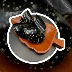 Agnimanite Tektite noire naturelle 4,5-7,5 cm Pierre polie en forme de flamme pour la décoration et la collection - Product Image 5