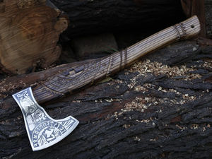 Wholesale Customized High Quality OEM ODM Service Hunting Professional <b>Axe</b> Hand Forged Viking Etched Damascus Steel Wood Handle - Product Image 4