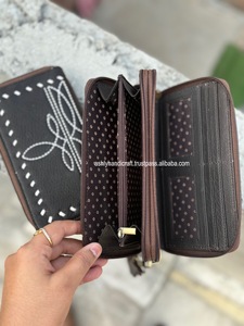 Tarjetero y muñequera con doble cremallera de cuero genuino para mujer de la mejor calidad, diseño de punto de bota pintado a mano, monederos de mano elegantes - Product Image 2