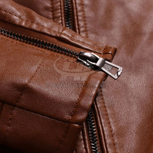 เสื้อแจ็คเก็ตหนังผู้ชายสำหรับฤดูหนาว ระบายอากาศได้ดี คอตั้ง มีโลโก้ด้านหน้า สไตล์ลำลอง คุณภาพสูง ราคาสมเหตุสมผล - Product Image 6