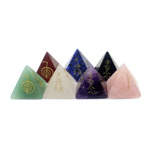 Pirámide de cristal curativo Grabado USUI Reiki Símbolo Piedra metafísica Potente juego de meditación energética - Product Image 1