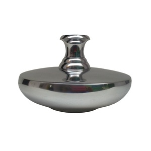 โต๊ะกลมทำจากอลูมิเนียมขัดเงาสามขาและด้านบนทรงกลม - Product Image 5