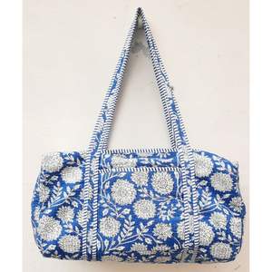 Bolsa de gimnasio acolchada ultra elegante, ligera, duradera, con estampado de bloques índigo, portátil de gran capacidad para uso diario durante el fin de semana - Product Image 3