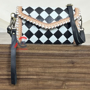 เคสโทรศัพท์คลัทช์หนังแท้สีดำลายตารางสำหรับผู้หญิงมาใหม่ - Product Image 1