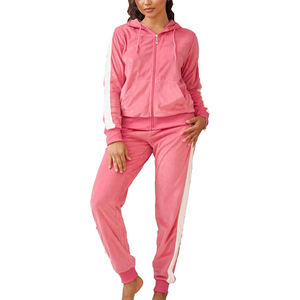 Survêtement en velours confortable pour femme | Survêtement à capuche 2 pièces | Tenue d'hiver chaude et élégante | Fabricant et exportateur sur mesure - Product Image 1