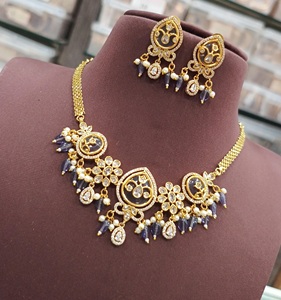 Conjunto de collar de tono dorado de diseño único exclusivo de calidad superior pulido Premium tradicional con pendientes para mujer para boda - Product Image 4
