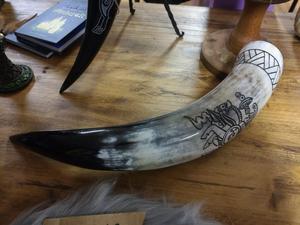 Chope viking en corne durable pour les boissons de fête, finition naturelle, corne viking pour une décoration authentique, qualité supérieure pour les bars et les clubs - Product Image 3