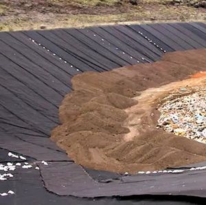 Géomembrane HDPE pour décharges appliquée dans les systèmes d'irrigation, les structures de rétention d'eau et la protection des sols vente chaude - Product Image 1