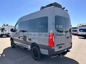 Camping-car Thor Motor Coach Tranquility 19P 2026 |   Camping-car de luxe 4x4 tout-terrain diesel |   Véhicule de loisirs de classe B - Product Image 3