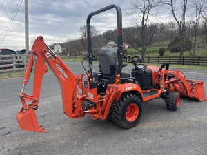 รถแทรกเตอร์ Kubota BX23S มือสอง พร้อมที่ตักด้านหน้าและรถขุดด้านหลัง สีแดง สำหรับทำสวน - Product Image 3