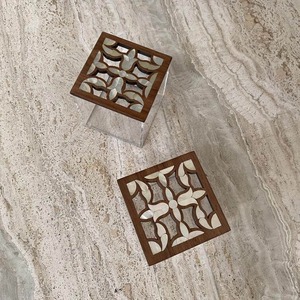 Boîte de service traditionnelle artisanale pour le Ramadan et l'Aïd, incrustation de nacre, acrylique, chocolat pour les fêtes - Product Image 2