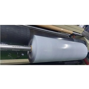 Película de embalaje elástica a prueba de humedad de PE suave de tamaño personalizado blanco y negro para una protección eficaz del vidrio y el metal - Product Image 5