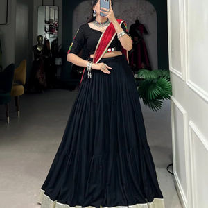 Último Modelo de Lahenga Choli de Diseñador, en Seda y Algodón con Imitación de Piel, Bordado Gamthi y Detalles de Espejo, Alta Calidad FabZone, Estilo Étnico Festivo - Product Image 2