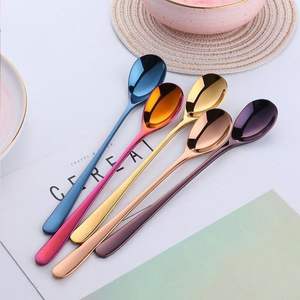 Juego de cubiertos Rainbow elaborado con tonos vibrantes y audaces que proporcionan un aspecto elegante, ideal para experiencias gastronómicas sofisticadas. - Product Image 3