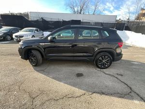 Volkswagen Taos S FWD 2023 Usado (LHD/RHD) - Product Image 2