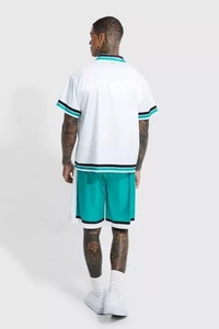 Impression numérique manches courtes tissu épaules tombantes boutons personnalisés chemise respirante ensembles courts pour hommes satin - Product Image 3