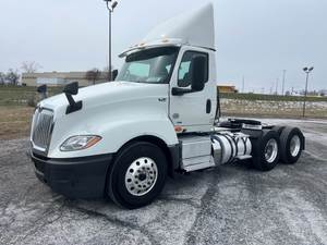 Affordable 2019 LT625 Day Cab Truck Long Distance Truck For Sale - Product Image 1