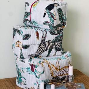 Meilleure qualité indien Floral fait à la main bloc imprimé coton réutilisable matelassé cosmétique voyage Voile pochette en gros trousse de toilette - Product Image 1