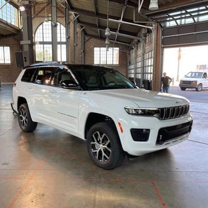 SUV 4x4 de taille moyenne 2024, boîte automatique, conduite à gauche, intérieur sombre, jantes R18, combinaison élégance, confort, performance tout-terrain robuste - Product Image 3