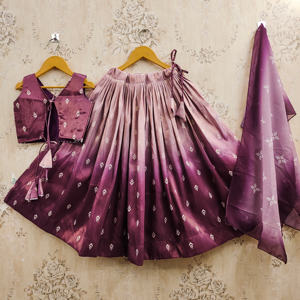 Conjunto de Lehenga Choli de Poliéster para Niños de Shoryam Fashion |   Conjunto de Falda, Top y Dupatta Estampados en Morado Listos para Usar |   Fiesta del Festival Indio - Product Image 2
