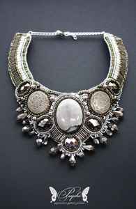 Collar de cuentas de semillas bordado étnico hecho a mano con cadenas de boda de estilo religioso de perlas y diamantes - Product Image 4