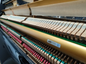 Yamahas U1M Japanese Sale <b>Keyboard</b> Instruments <b>Second</b> <b>Hand</b> Upright Piano Beffa Hammers Durable Action 88 Keys Full Size - Product Image 3