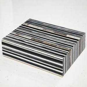 Boîte en résine de bijoux décoratifs en bois à rayures grises et blanches Design d'intérieur basé aux États-Unis en Inde par Lametierartz - Product Image 5