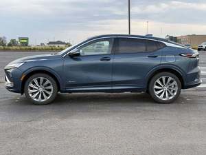 Último Modelo 2024, Buick Envista Avenir SUV FWD Azul, Usado, Volante a la Izquierda, Llantas de Aleación R17, Asientos de Cuero, Navegación Automática, Euro VI - Product Image 3