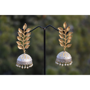 Bijoux de mode indiens tendance belle mode fait à la main finition dorée mate boucle d'oreille en argent pour filles et femmes - Product Image 3