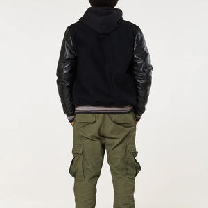 Venta al por mayor OEM hombres Varsity chaqueta clásica béisbol Letterman chaqueta con bordado Streetwear moda y opciones de logotipo personalizado - Product Image 3