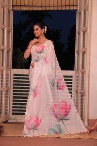 Sari indien en soie Teby pure et douce pour femmes, avec de magnifiques fleurs et un travail de moti à la main, bordure lourde pour tous les saris - Product Image 3