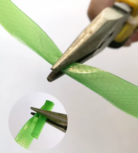 Cinta de flejado de plástico verde de alta tensión de 0.8mm de grosor y 16mm de ancho para máquina de embalaje de ropa de segunda mano PET - Product Image 3