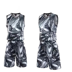 Uniformes de baloncesto personalizados de alto rendimiento Accesorios deportivos profesionales que incluyen pantalones cortos Tallas grandes Jerseys - Product Image 1