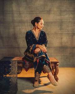 Ropa de fiesta de boda Kurtis de terciopelo moderno Top DE TRABAJO bordado con hilo completo de terciopelo de calidad Besst y Palazzo con Georgette Dupatta - Product Image 1