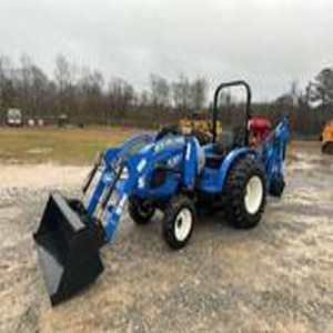 Tractor utilitario compacto New Holland Workmaster 40 35 40HP 4WD, usado y en excelentes condiciones, con transmisión shuttle y cargador frontal, listo para trabajar en la granja. - Product Image 1