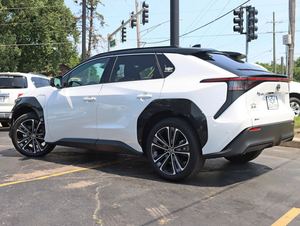 TOYOTA@ B Z 4 X LIMITED FWD 2024, SEDÁN ELÉCTRICO, BATERÍA DE LITIO, CAJA DE CAMBIOS AUTOMÁTICA, COMPRA 2 Y OBTÉN ENVÍO GRATIS, DIRECTO DE FÁBRICA - Product Image 2