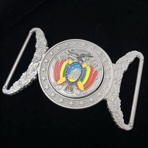 Boucle de ceinture en alliage de zinc moulé sous pression avec drapeau bolivien, cadeau souvenir personnalisé pour les voyages et la promotion - Product Image 1