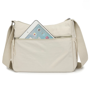 Bolso Bandolera de Nailon de Media Luna para Mujer, con Cierre de Cremallera y Logotipo Personalizado - Product Image 5