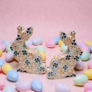 Sculpture de lapin de Pâques en nacre élégante et artisanale, ornement décoratif pour la maison, cadeau de printemps, provenance du Vietnam - Product Image 1