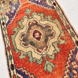1.5x2.8 ft Small Vintage Turkish Rug, <b>Red</b> Camouflage <b>Wool</b> Rug - Product Image 3