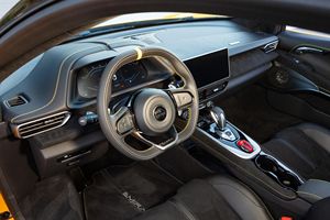 Lotus E-mira First Edition 2024 d'occasion en excellent état, 4 000 km, 400 ch, moteur turbo 4 cylindres inspiré de l'AMG, pack Full Black, H-ethel Y - Product Image 5