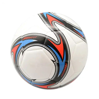 Yüksek Kaliteli Futbol Topu Boyut 5 Beyaz Kırmızı Mavi Siyah Desenli Dayanıklı Antrenman Topu Termal Yapıştırılmış Makine Dikişli