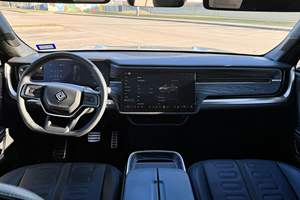 LISTO PARA ENVIAR - USADO, VOLANTE A LA IZQUIERDA |   CONDUCCIÓN DERECHA |   RIVIAN R1T ADVENTURE EDITION 2023, 4700 millas, motor cuádruple, tracción total - Product Image 3