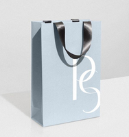 Hediye paketleme için kolu halat ile lüks özel Logo kabartmalı baskılı giyim karton perakende kağıt alışveriş torbaları